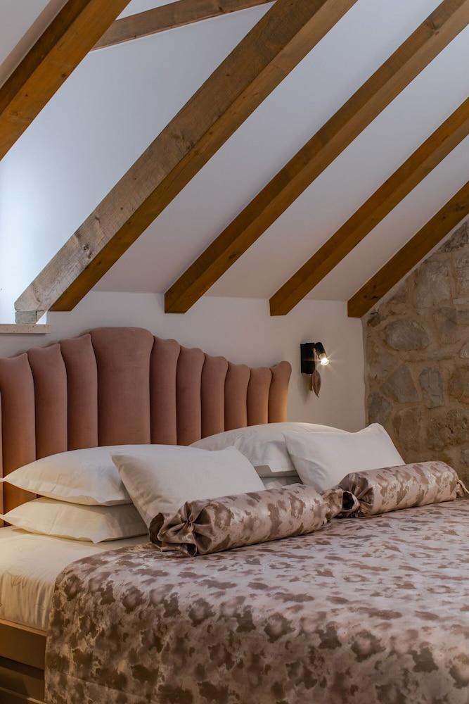 Villa Bante - Luxury Stone House