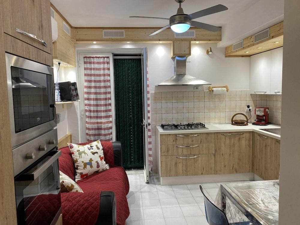 Apartment - Sleeps 2 & Swimming Pool