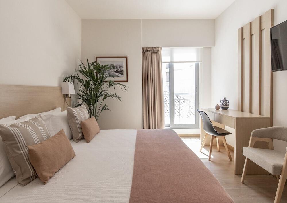 Gallery Suites & Residences, Piraeus