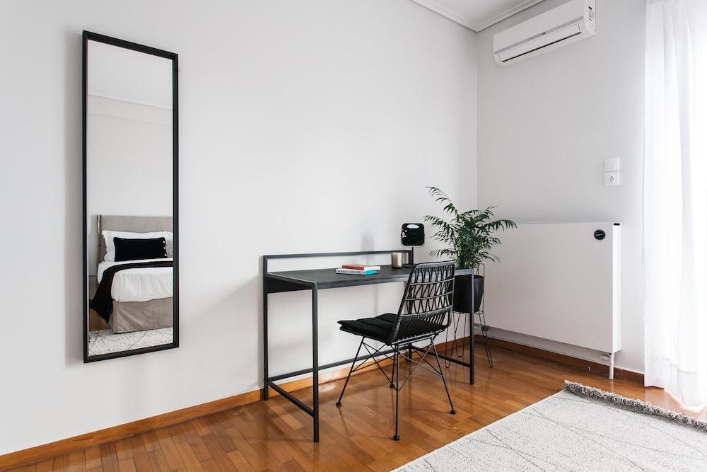 Spacious Apartment near HELEXPO