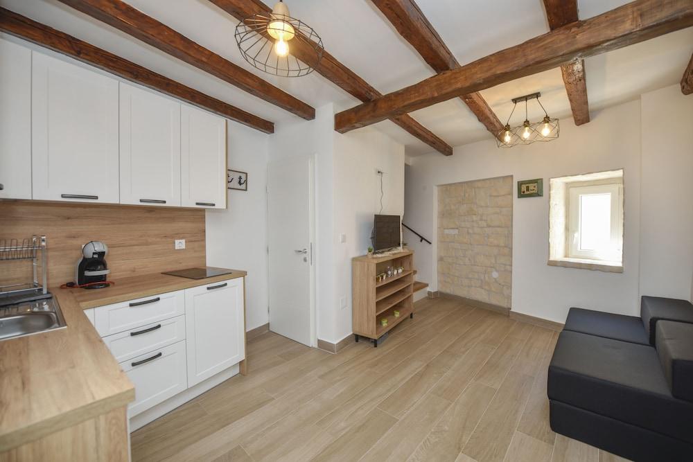 Holiday Home with Pool Oaza