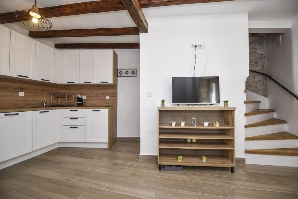 Holiday Home with Pool Oaza