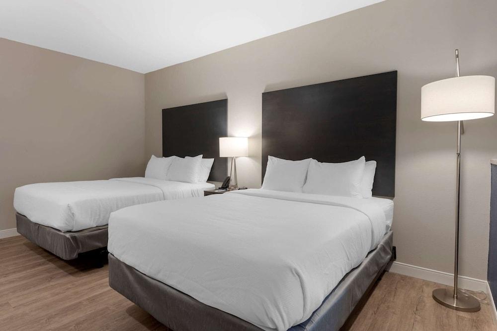 Comfort Suites Cincinnati University - Downtown