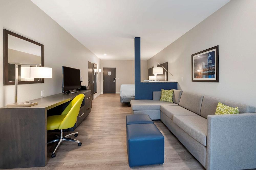 Comfort Suites Cincinnati University - Downtown