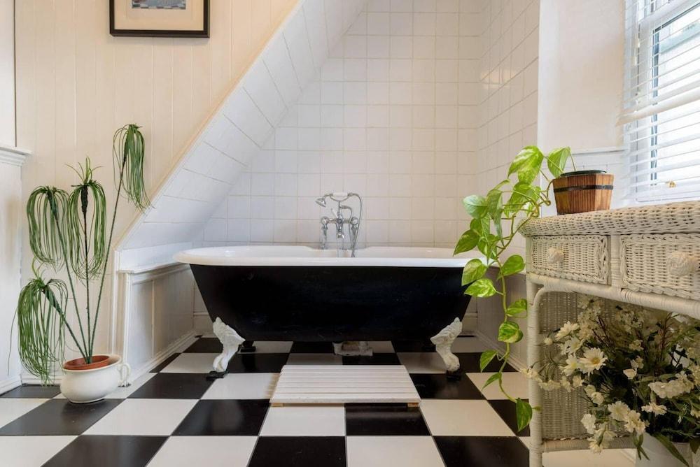 The Birches - Large Luxurious Victorian Villa