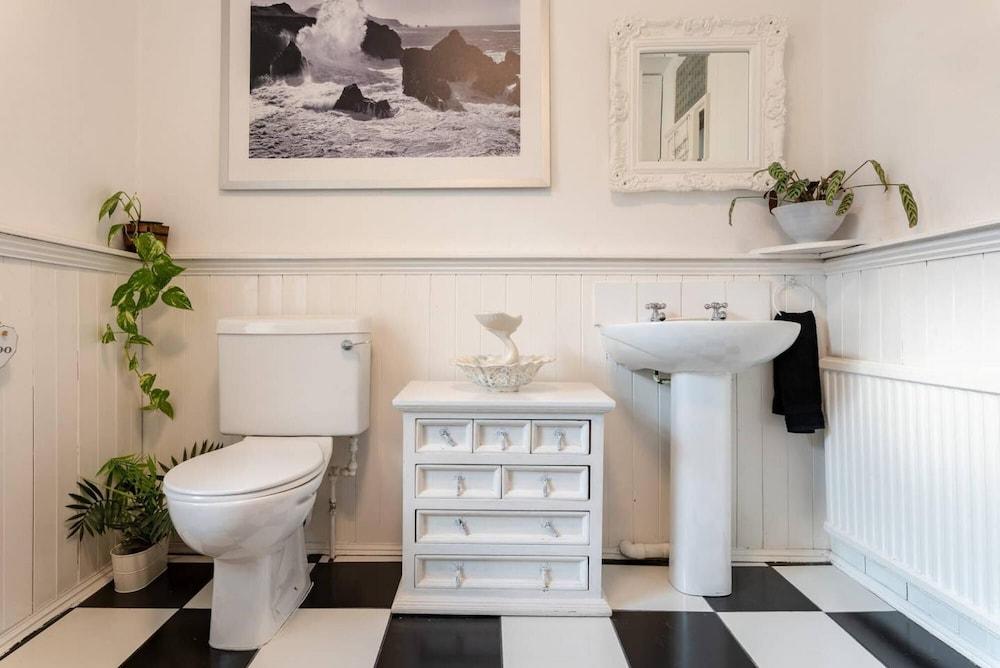 The Birches - Large Luxurious Victorian Villa