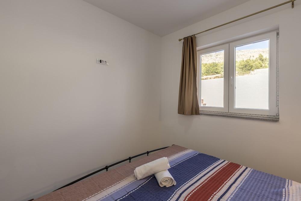 House With Private Pool M&M