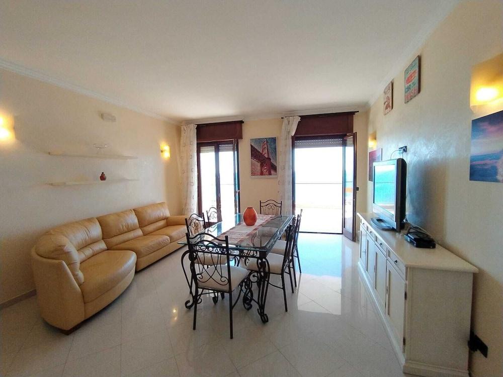 Rosa Virginia Vista Mare 1