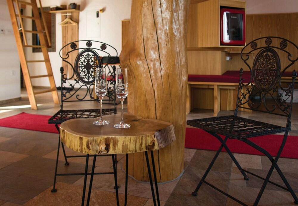 Secret Wellness Pool Sauna and Whirlpool