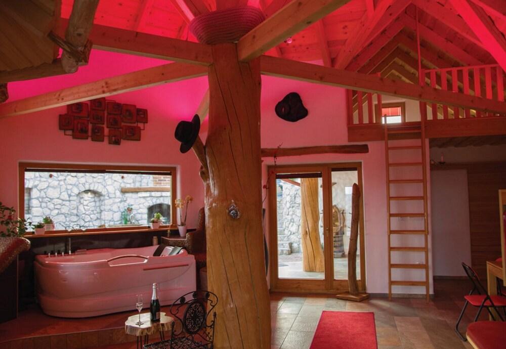 Secret Wellness Pool Sauna and Whirlpool