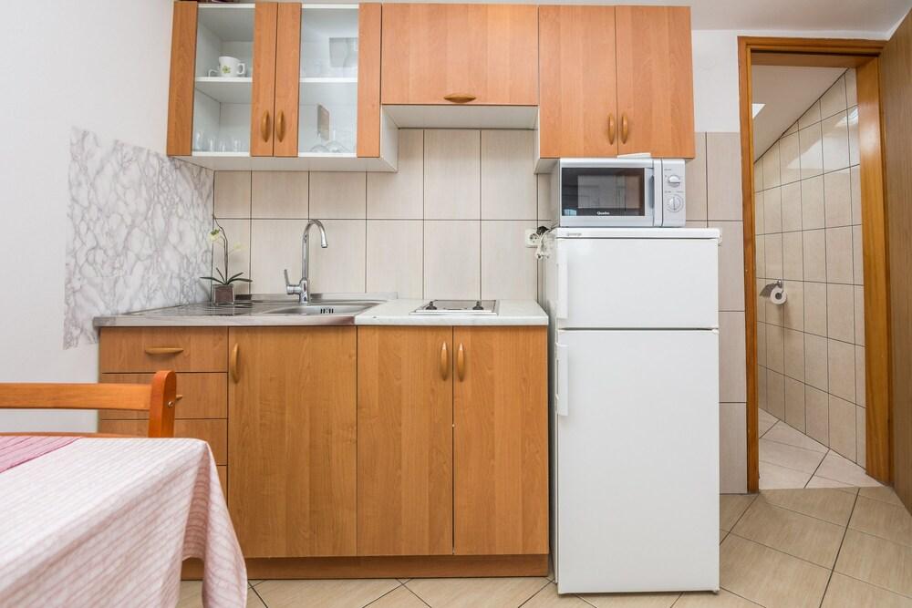 Beachfront Apartment Mira 1