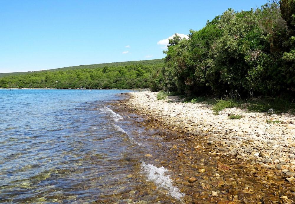 Beachfront Apartment Mira 3