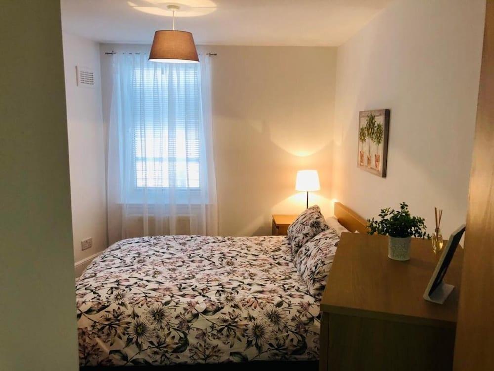 Remarkable 2 Bed Apartment in Edinburgh