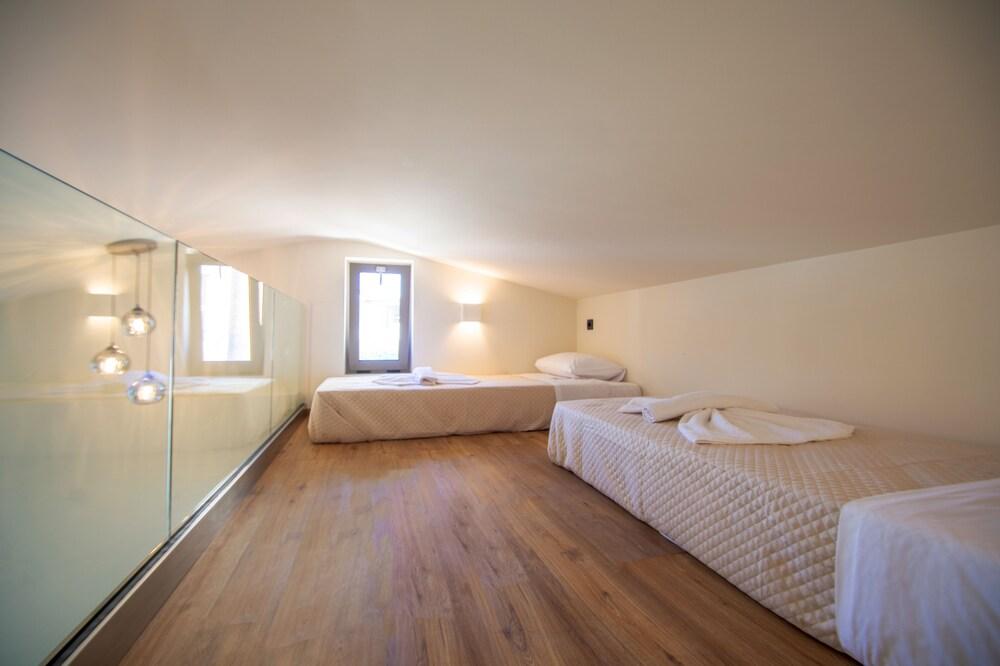 Manthos Beachfront Luxury Suite