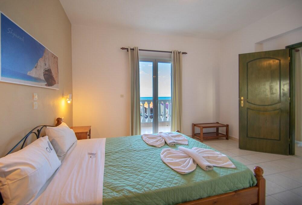 Manthos Beachfront Apts & Pool