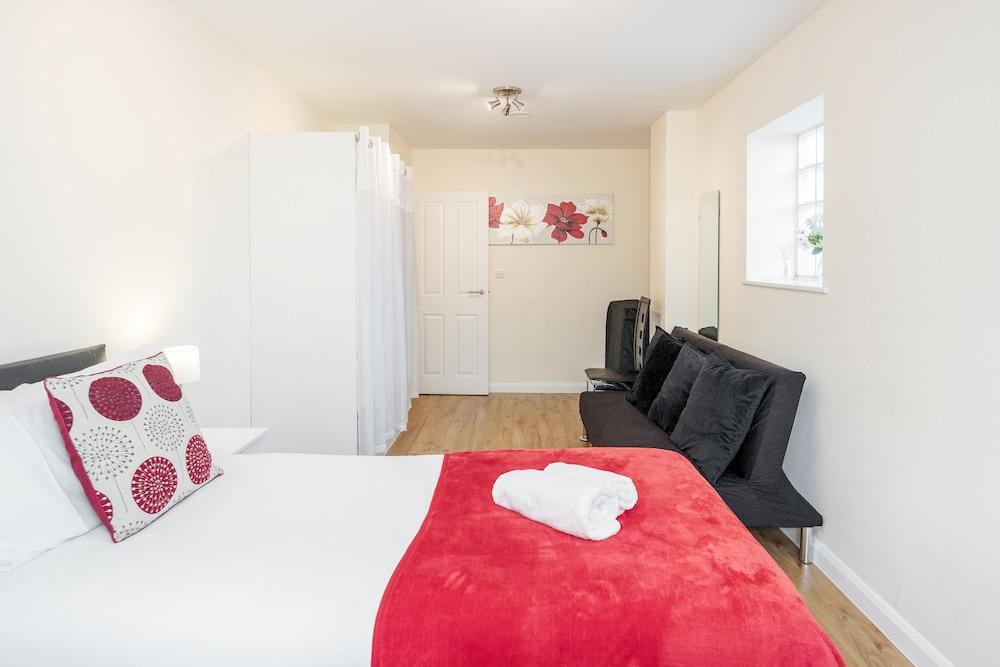 MPL Apartments - Queens Broadway F4