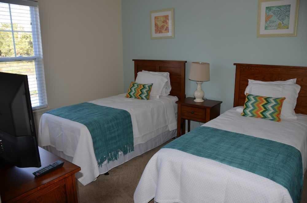 Lucaya 4 Bedrooms 3 Baths Townhome With Central Kitchen