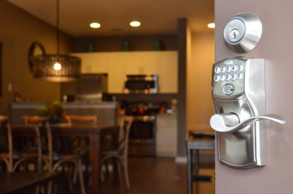 November Special at LV 3 Beds 2 Baths Id:61209