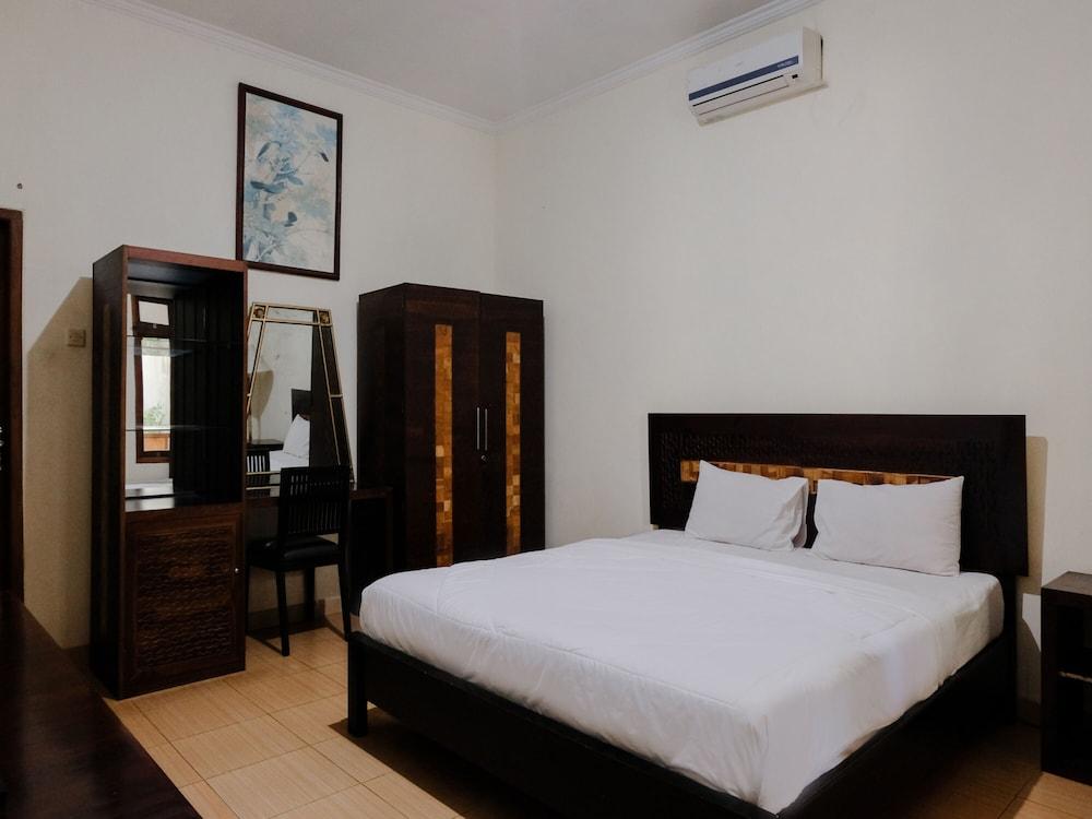 Hotel Mahkota Plengkung