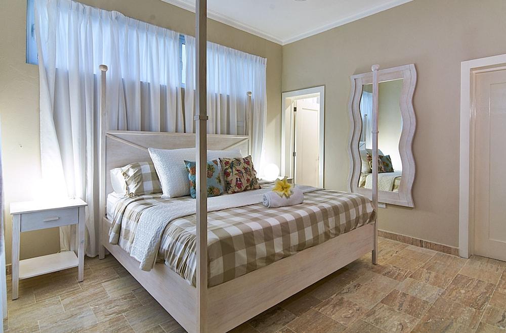 Playa Laguna Beach Condos