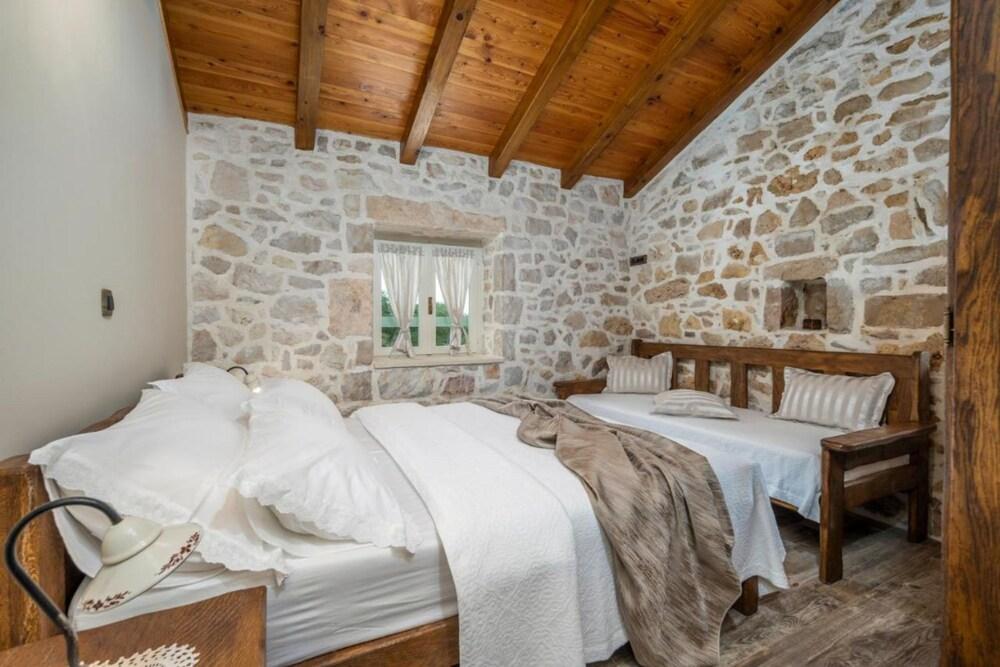 Stone Beauty Pool Villa Jerolim