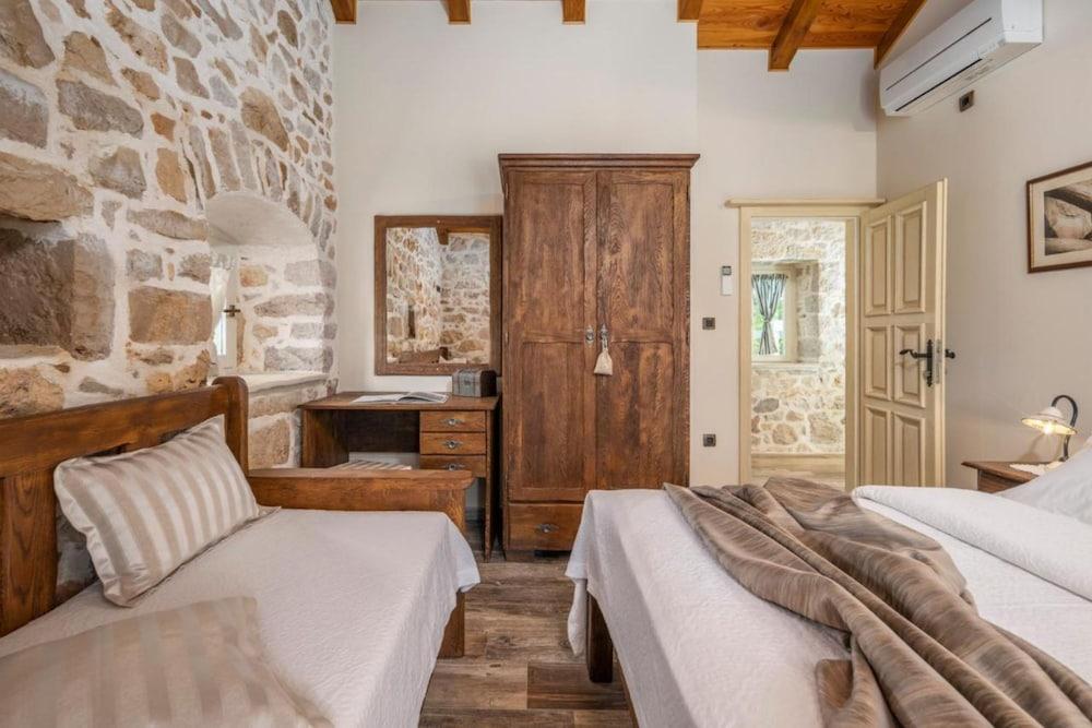 Stone Beauty Pool Villa Jerolim