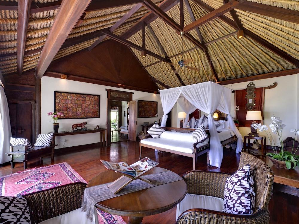 Sungai Tinggi Beach Villa