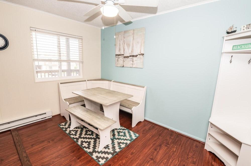 Summer Winds 202e 2 Bedroom Condo by Redawning