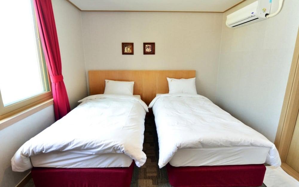 Wolmido Harbor View Hotel