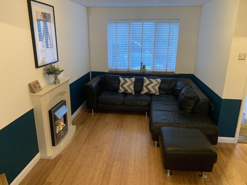 4 bedroom worker property parking