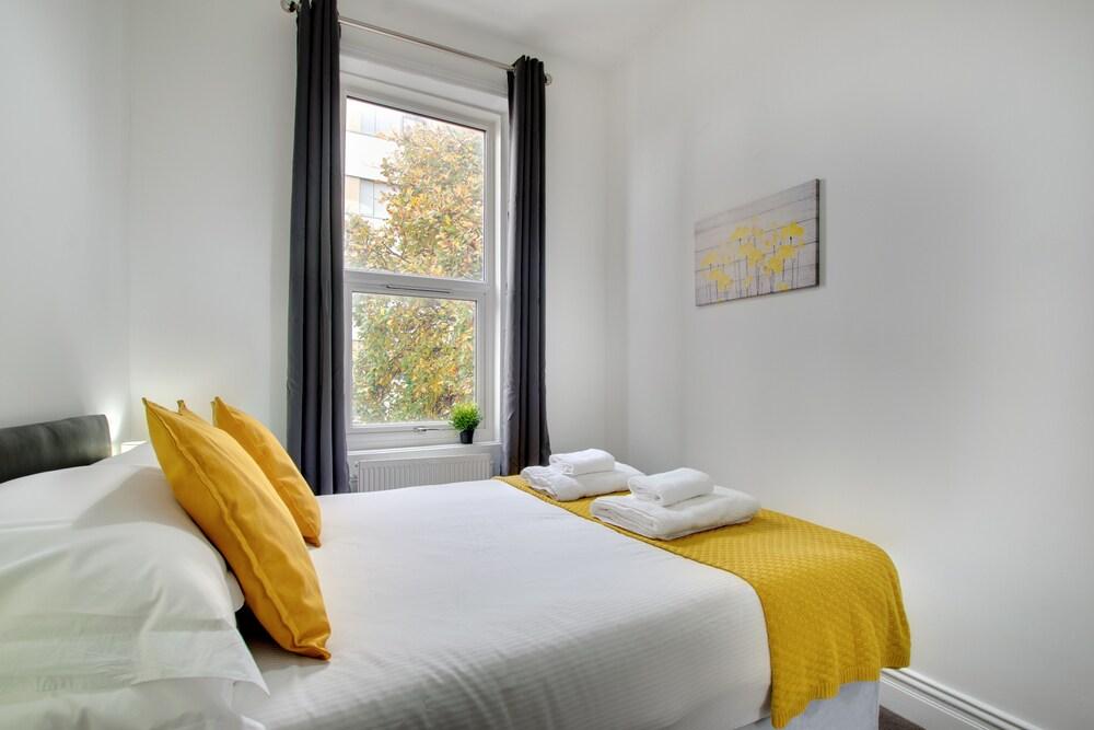 Modern First Floor Newcastle Apartment