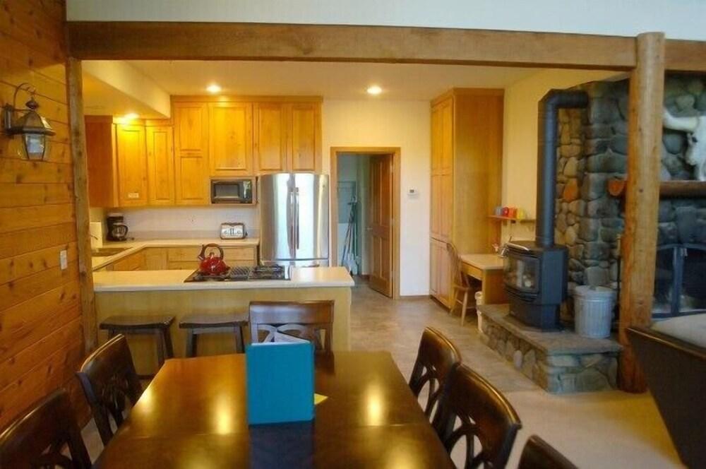 Mt Baker Lodging Cabin 7 Sleeps 8