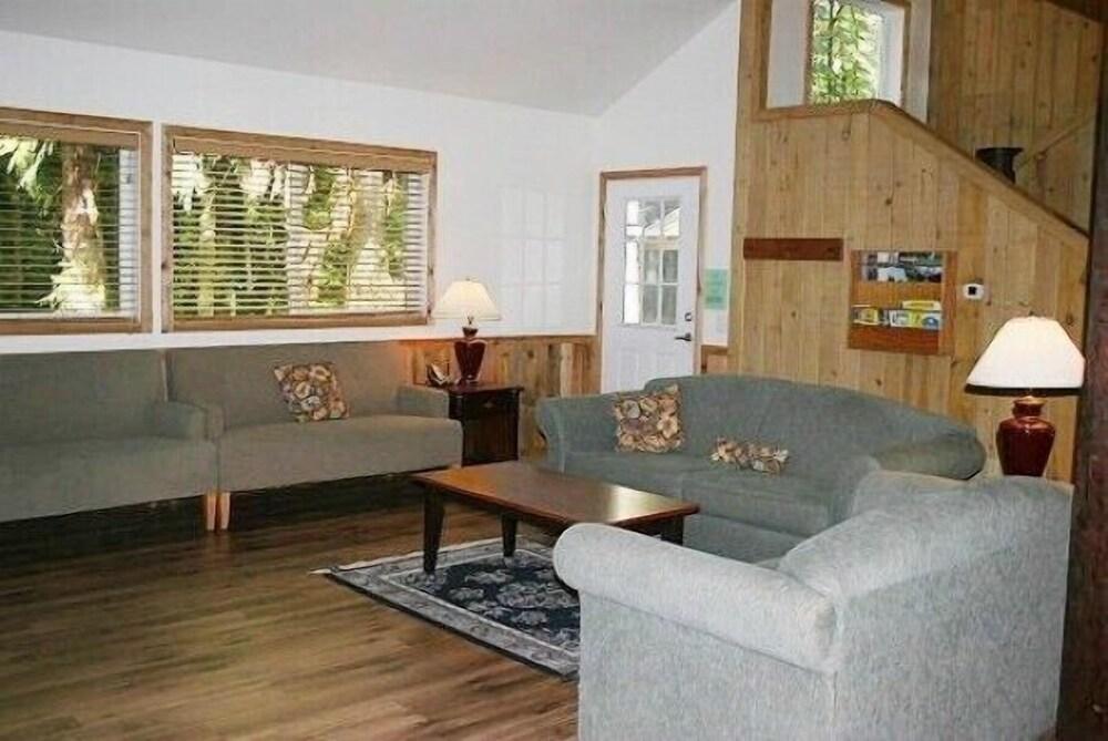 Mt Baker Lodging Cabin 3 Sleeps 26