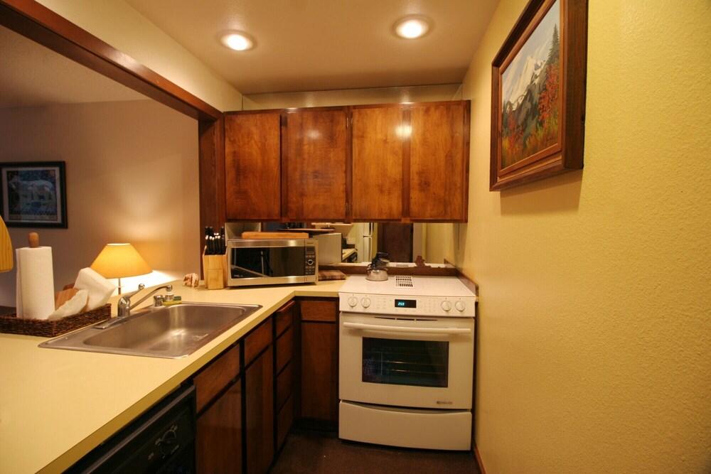 Mt Baker Lodging Condo 28 - Sleeps 4