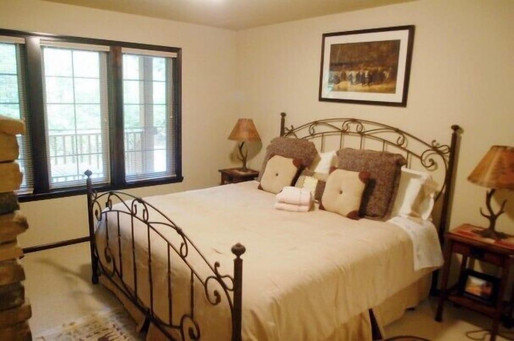 Mt Baker Lodging Cabin 89 - Sleeps 4