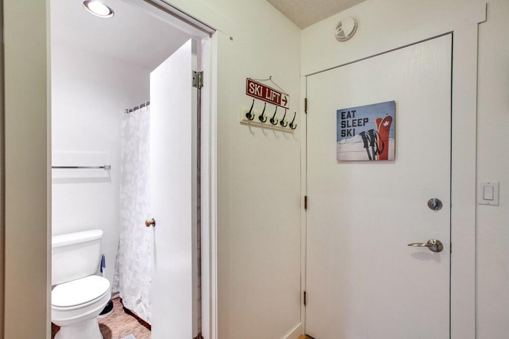 Mt Baker Lodging Cabin 24 - Sleeps 4