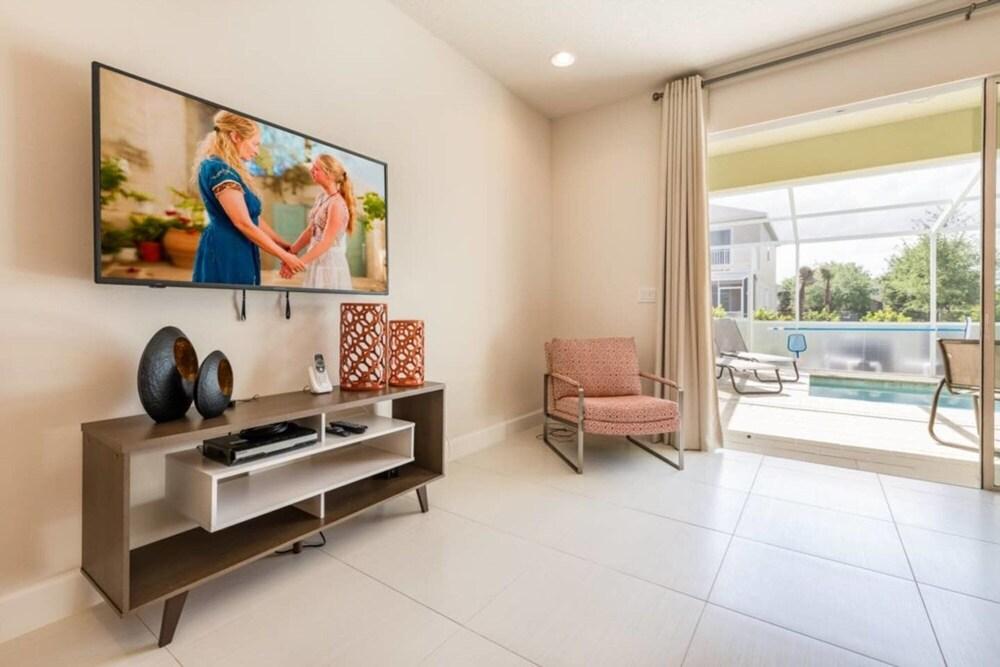 Wonderful Home With Private Pool