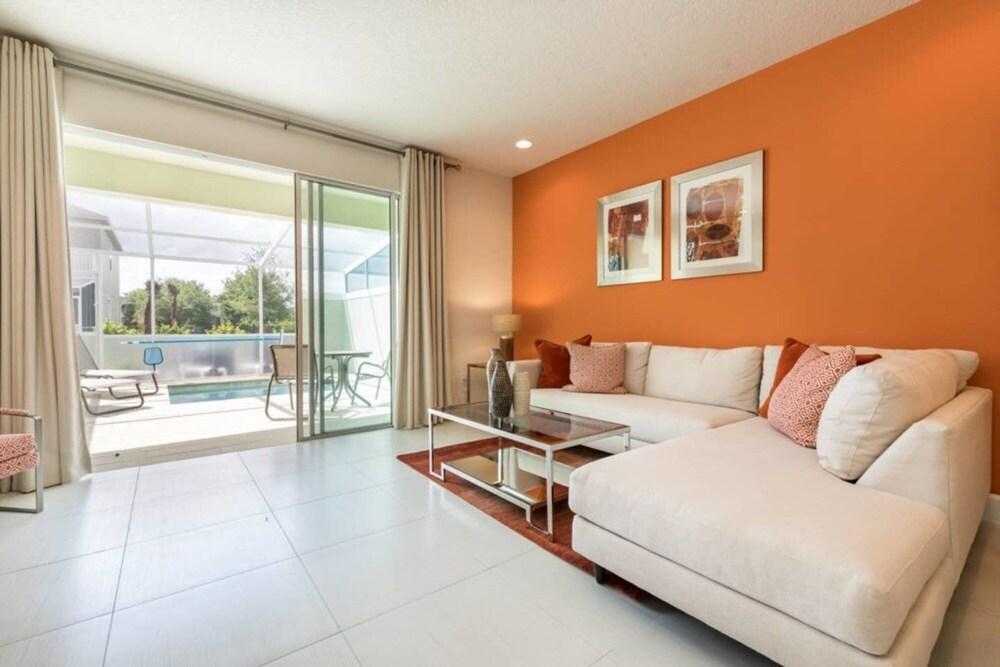 Wonderful Home With Private Pool