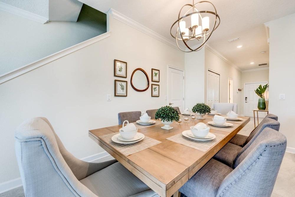 Modern and Spacious 5 bed Home Resort