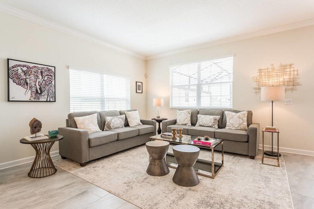 Modern and Spacious 5 bed Home Resort