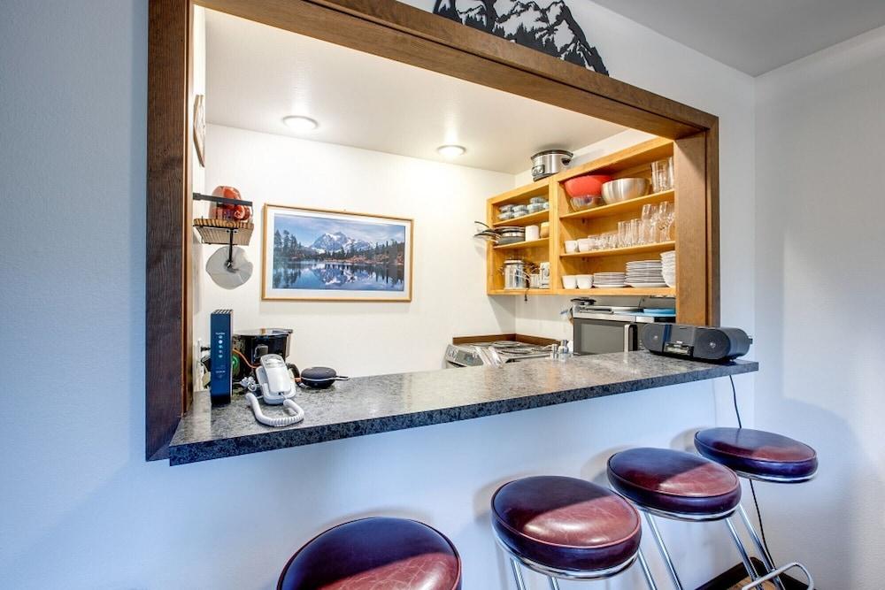 Mt Baker Lodging Condo 06 - Sleeps 5