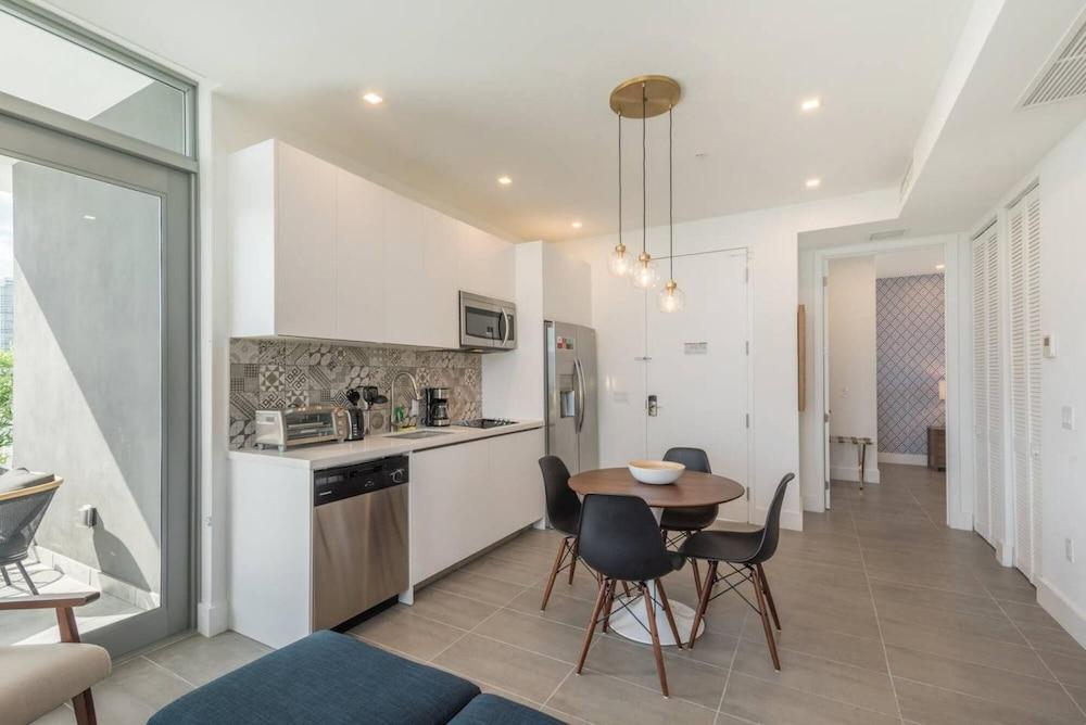 Beautifully Decorated 2 Bedroom apt in Sobe