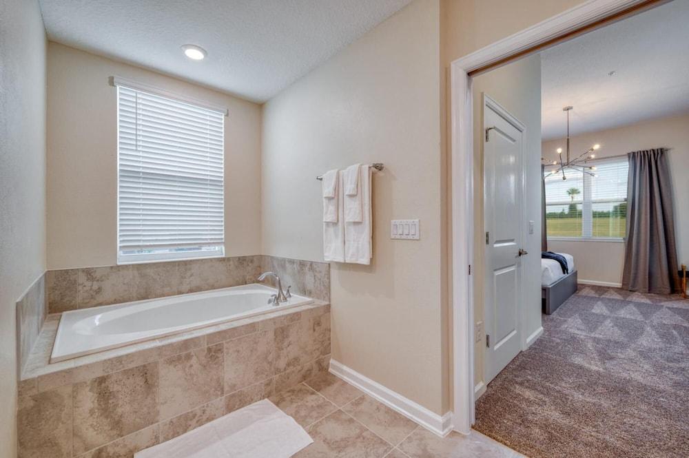 Comfortable and Charming Home Near Disney