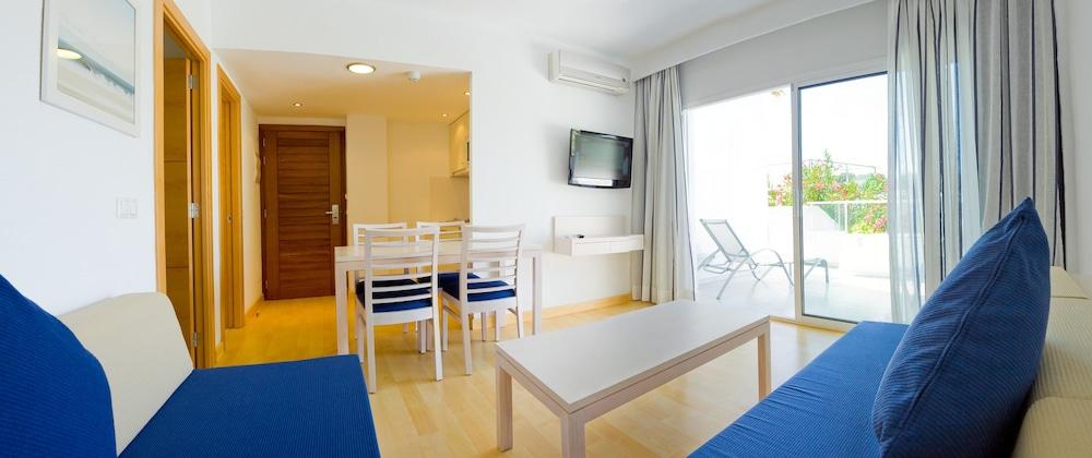 Aparthotel Ferrera Beach