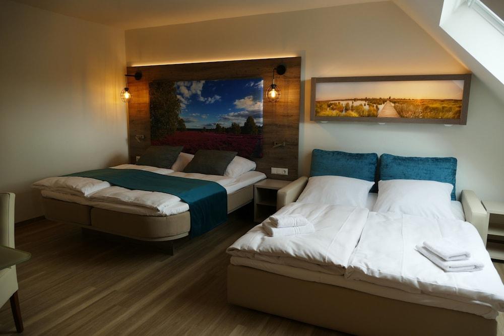 Meyn's Apartments & Hotel