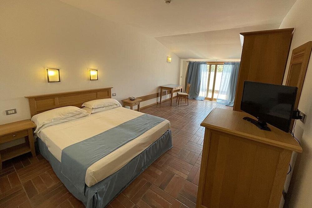 Le Mandrelle Beach Resort