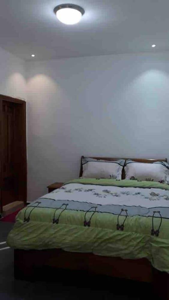 Mam Lovely 2-bed Apartment in Dakar-almadies