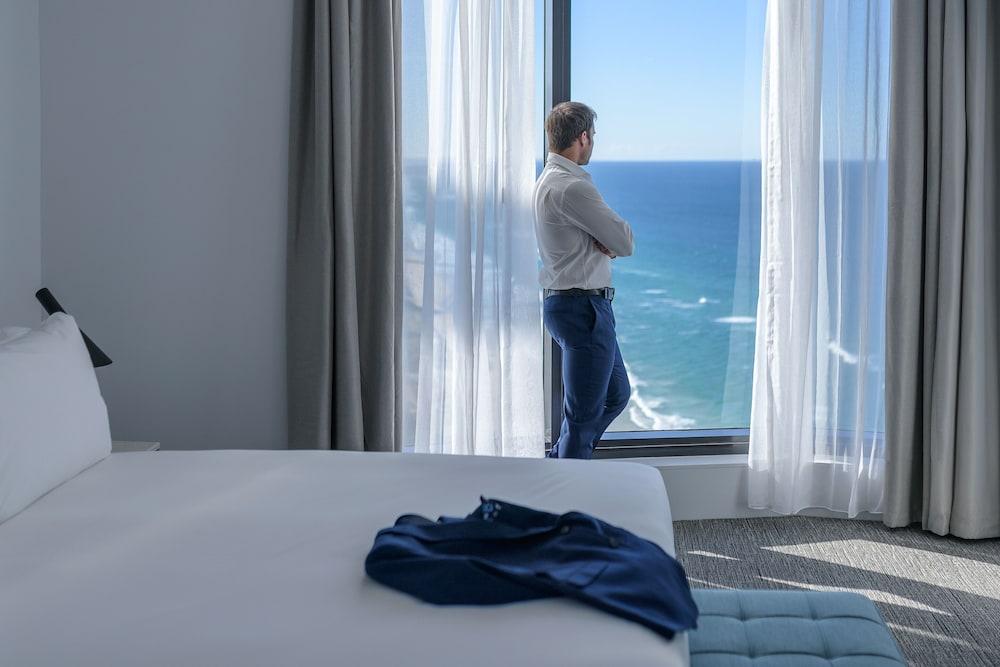 Meriton Suites Surfers Paradise