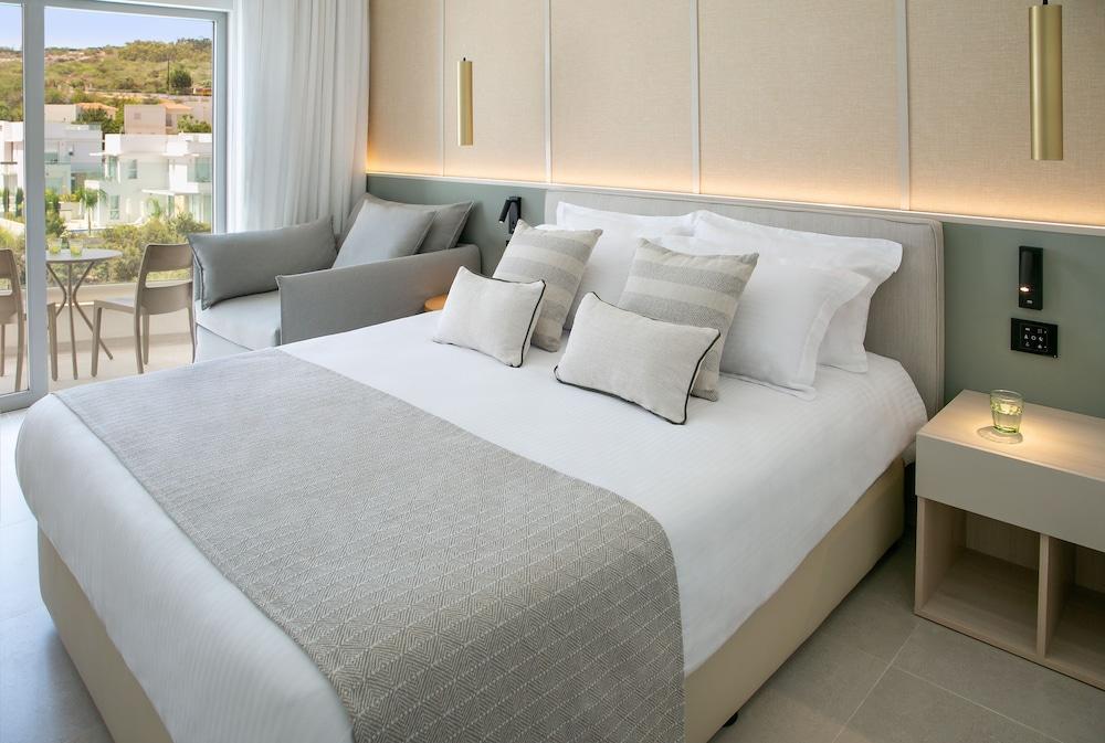 Atlantica Aqua Blue Hotel