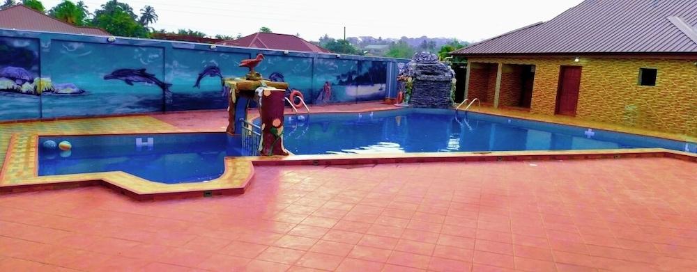 Mother's Royal Hotel